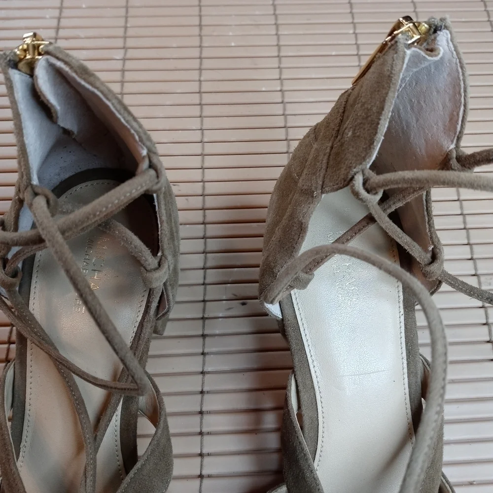 MICHAEL MICHAEL KORS MIRABEL SUEDE STRAPPY SANDALS - SIZE 10M TAN. A1pem